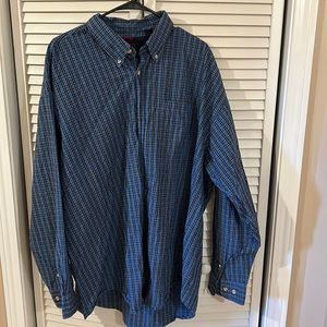 Wrangler long sleeve button down shirt
